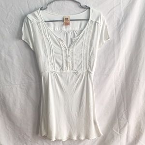 White cinch-waisted blouse